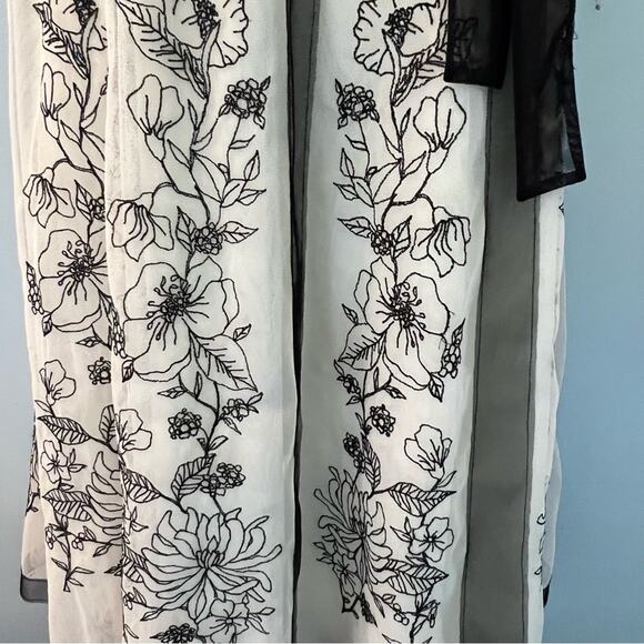 Lace floral dress, embroidered with bow accent, ivory, seen on TV show Charmed 8 - Picture 12 of 14